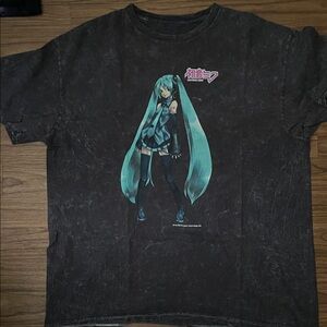 Hatsune Miku Tshirt
Size M/L
Acid Wash
